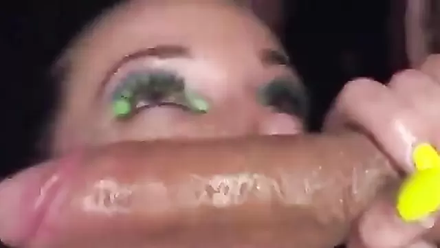 شرموطة طاجيكية تمص وتترجاها للكس